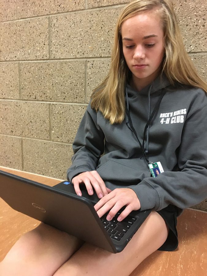 Freshman Cadi Wilbeck
works with her new chromebook.
