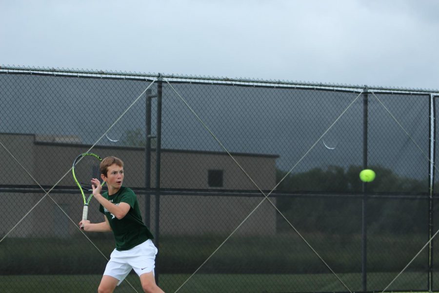 Freshman+Graedon+Hilton+gets+ready+to+hit+a+forehand+in+a+match+against+LSE.