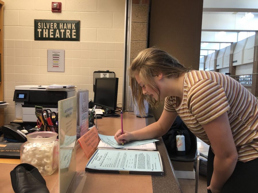 Freshman AJ Wise signs audition and crew sign up forms. Auditions will be taking place Monday, Jan. 20 and Tuesday, Jan. 21 at 6:00 p.m. in E107. 